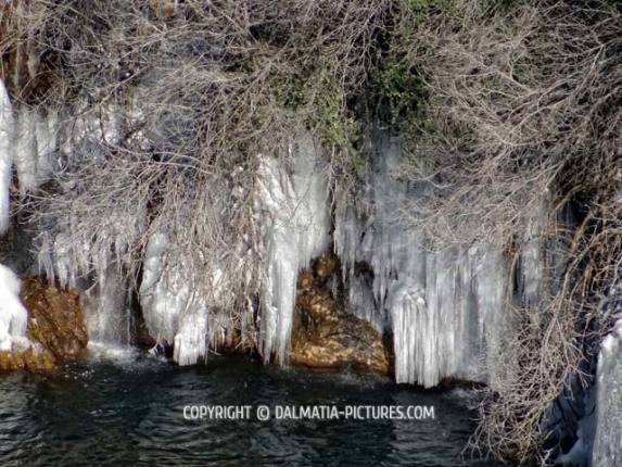 http://www.dalmatia-pictures.com/wp-content/uploads/2012/02/Krka-snijeg_004.jpg