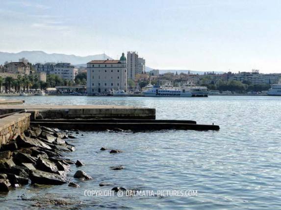 http://www.dalmatia-pictures.com/wp-content/uploads/2012/03/Croatia_Split_09.jpg