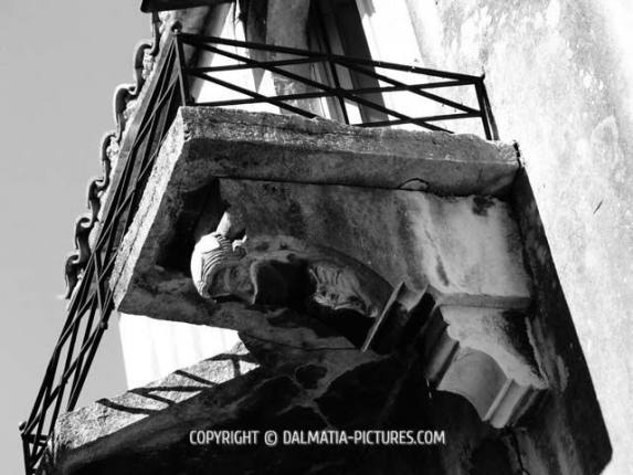 http://www.dalmatia-pictures.com/wp-content/uploads/2012/03/Trogir_BW_014.jpg