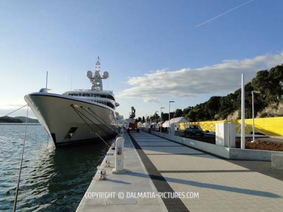 http://www.dalmatia-pictures.com/wp-content/uploads/2012/05/001_adriatic_boat_show_2012.jpg