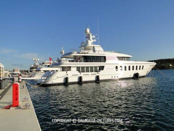 http://www.dalmatia-pictures.com/wp-content/uploads/2012/05/013_adriatic_boat_show_2012.jpg