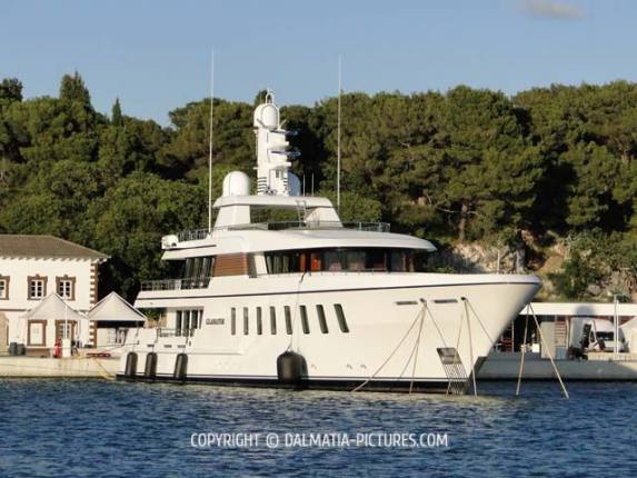 http://www.dalmatia-pictures.com/wp-content/uploads/2012/05/016_adriatic_boat_show_2012.jpg