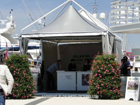 http://www.dalmatia-pictures.com/wp-content/uploads/2012/05/020_adriatic_boat_show_2012.jpg