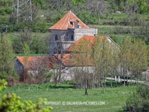 http://www.dalmatia-pictures.com/wp-content/uploads/2012/05/otavice_mestrovicev_mauzolej_011.jpg