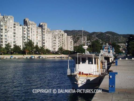 http://www.dalmatia-pictures.com/wp-content/uploads/2012/05/ploce_002.jpg